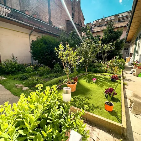Urban With Private Garden Near Andrassy *