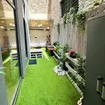 Urban With Private Garden Near Andrassy Apartamento Budapeste