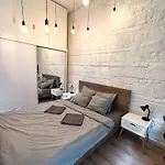 Urban With Private Garden Near Andrassy Apartamento