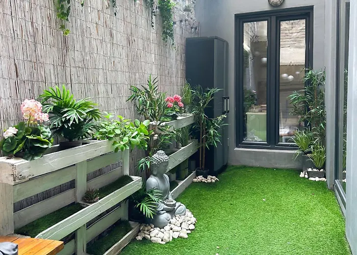Urban With Private Garden Near Andrassy