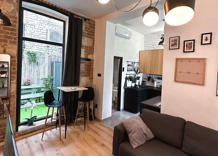 Appartamento Urban With Private Garden Near Andrassy