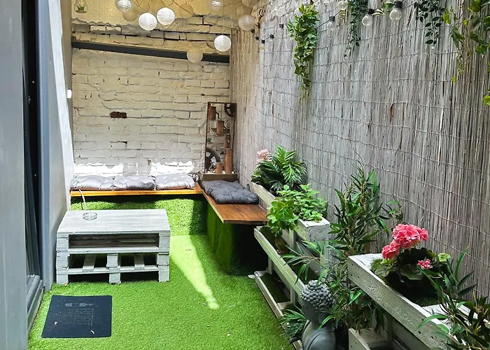 Urban With Private Garden Near Andrassy Budapest